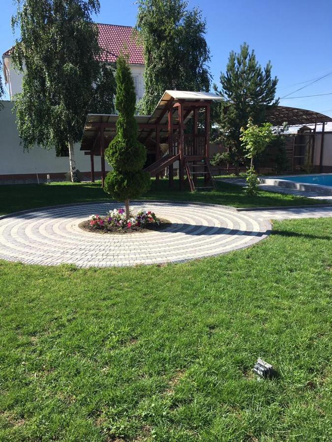 Гостевой Дом Ривьера Cholpon-Ata Exterior foto